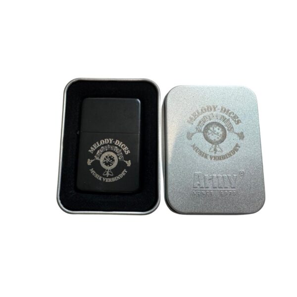 Zippofeuerzeug mit Lasergravur für Mitglieder